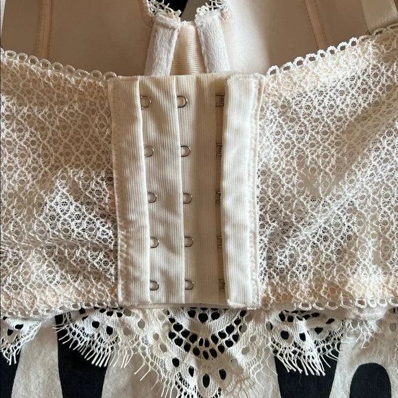 NWOT Victoria’s Secret off-white lace Bustier 34C - Picture 4 of 8